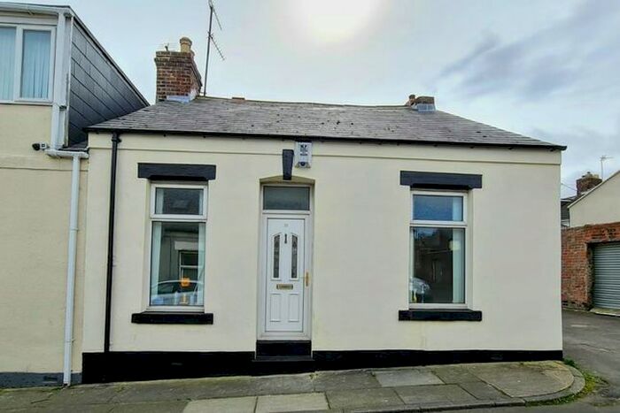 3 Bedroom Cottage To Rent In Lumley Street, Sunderland, SR4