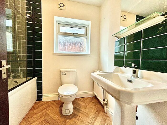 1 Bedroom Flat To Rent In Woodlands Road, London, E17