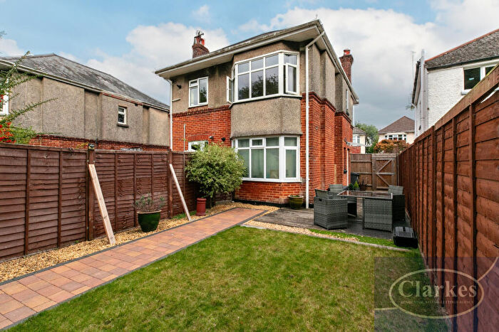 2 Bedroom Flat For Sale In Draycott Road, Bournemouth, BH10