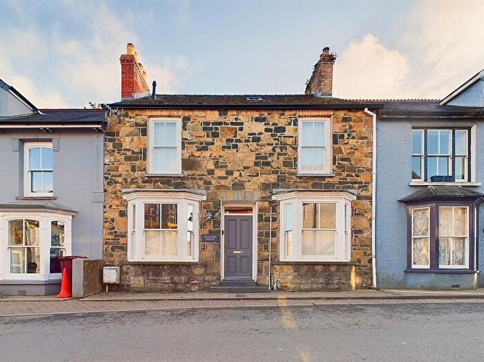 4 Bedroom Smallholding For Sale In West Street, Newport, SA42