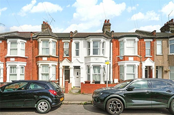 1 Bedroom Flat To Rent In Tavistock Avenue, Walthamstow, London, E17