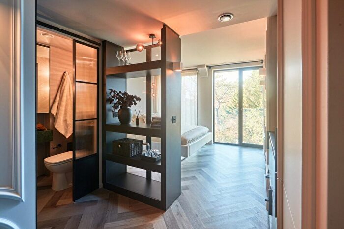 Studio To Rent In Brondesbury Park, London, NW6