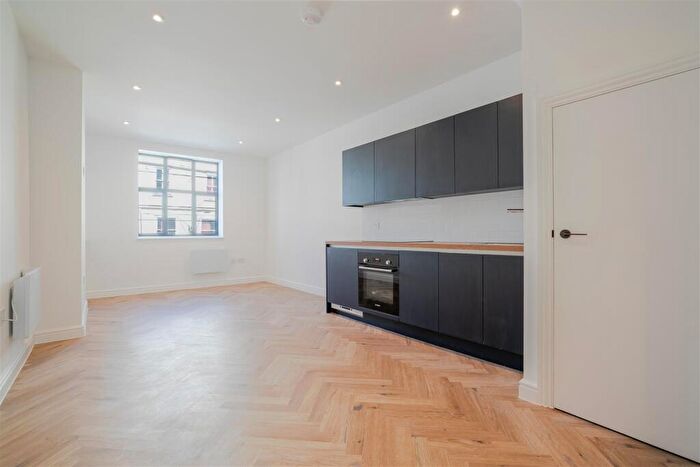 1 Bedroom Apartment To Rent In Peascod Street, Windsor, SL4