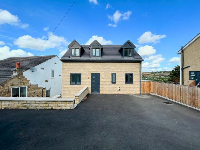 4 Bedroom Detached House To Rent In High Street, Hanging Heaton, Batley, WF17