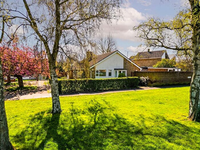 2 Bedroom Semi Detached Bungalow For Sale In Bedgrove, Aylesbury, HP21