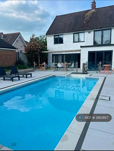 5 Bedroom Detached House To Rent In Coronation Road, Yateley, GU46