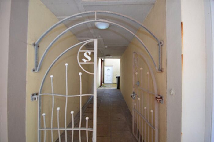 2 Bedroom Flat To Rent In Fore Street, Seaton, Devon, EX12