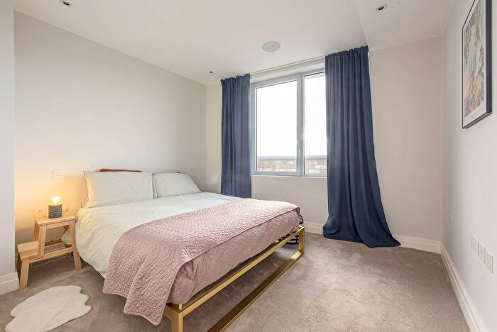 3 Bedroom Flat For Sale In Espalier Gardens, Brondesbury, London, NW6