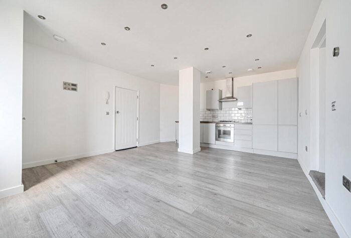 2 Bedroom Apartment For Sale In Marsh Road, Bristol, Somerset, BS3