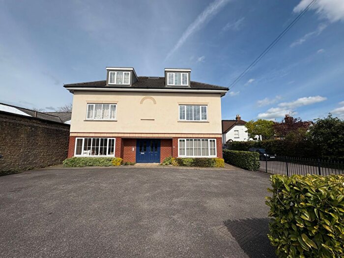 2 Bedroom Flat To Rent In Summers Road, Farncombe, GU7