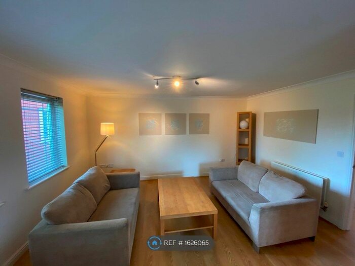 2 Bedroom Flat To Rent In Drayton Street, Manchester, M15