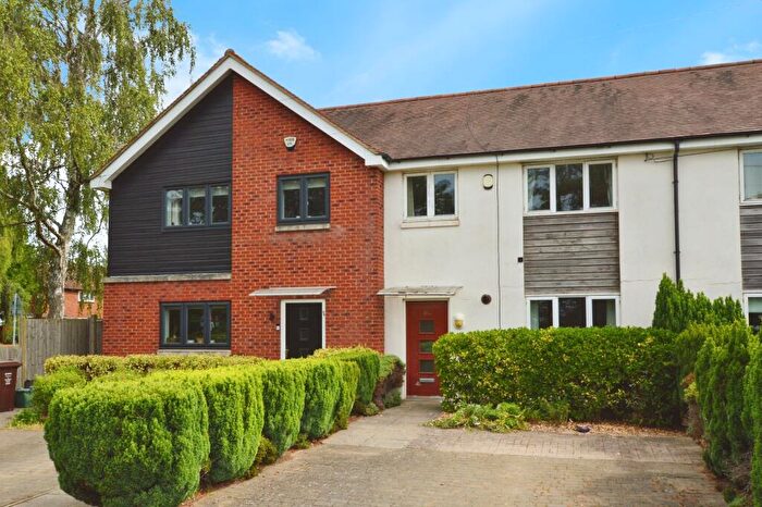 3 Bedroom Terraced House To Rent In Shenley Lane, London Colney, AL2