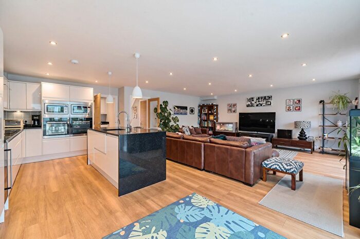 4 Bedroom Detached House For Sale In Green Lane, Bovingdon, HP3