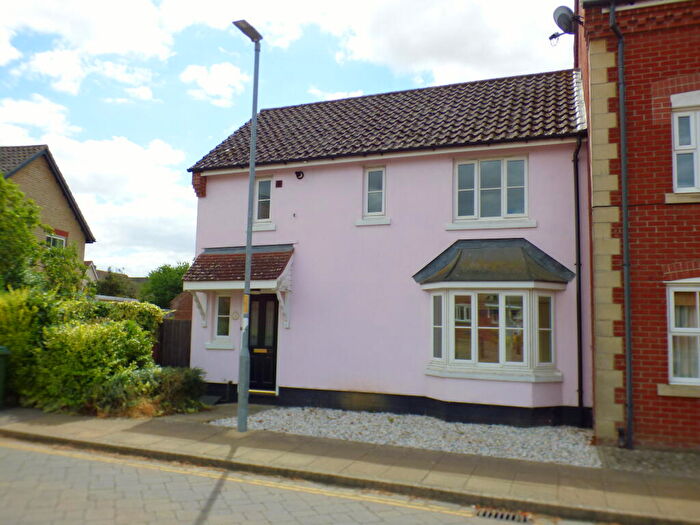 3 Bedroom Semi Detached House For Sale In Hill Farm Road, Long Stratton, Norfolk, NR15