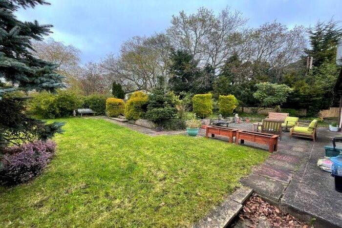 3 Bedroom Bungalow To Rent In Woodlands Park, Rhydaman, SA18