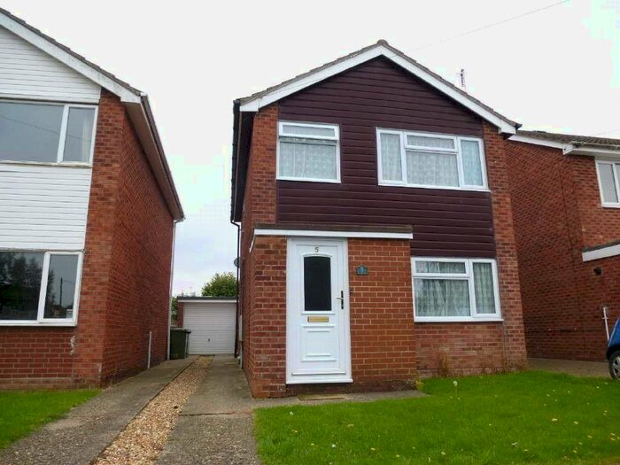 3 Bedroom Detached House To Rent In Coppins Close, Sawtry, Cambridgeshire, PE28