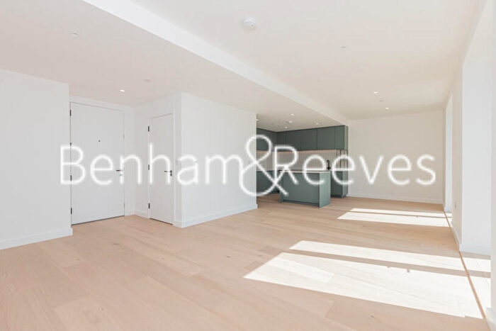 3 Bedroom Apartment To Rent In Claremont Road, London, NW2