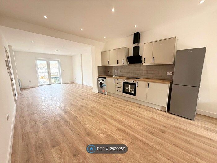 1 Bedroom Flat To Rent In Elm Parade Flats Elm Park Avenue, Hornchurch, RM12