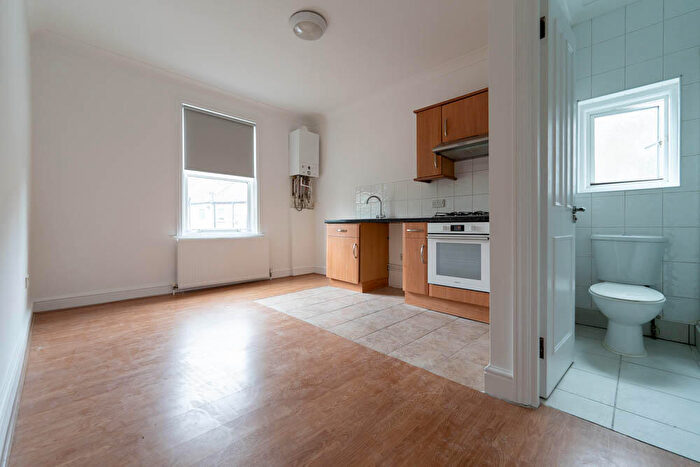 Studio To Rent In Grove Green Road, Leytonstone, E11