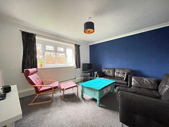 2 Bedroom Flat To Rent In Kepstorn Close, West Park, Leeds, LS5