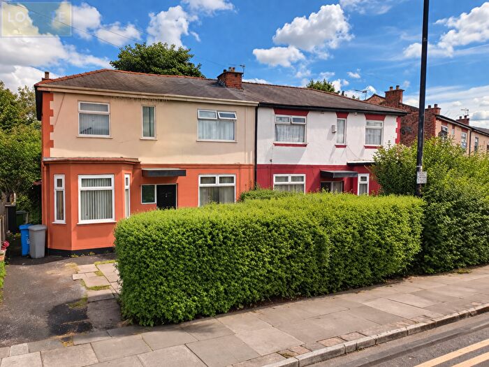 4 Bedroom Semi Detached House For Sale In Davyhulme Road, Stretford, Manchester, M32