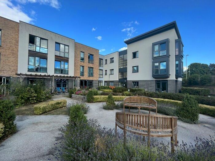 2 Bedroom Apartment For Sale In Barber Road, Basingstoke, Hampshire, RG22