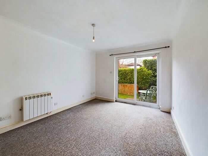 1 Bedroom Flat For Sale In Great Heathmead, Haywards Heath, RH16