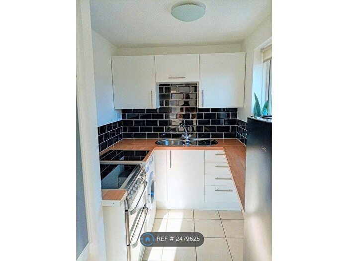 Studio To Rent In Sycamore Road, Selby, YO8