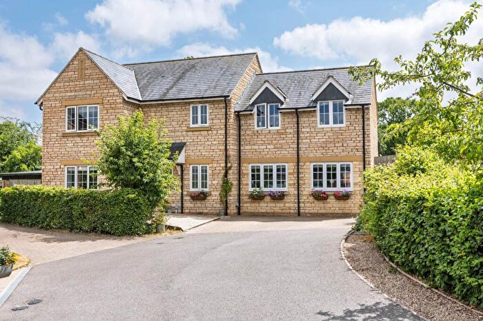4 Bedroom Detached House For Sale In Weston Court, Long Compton, CV36