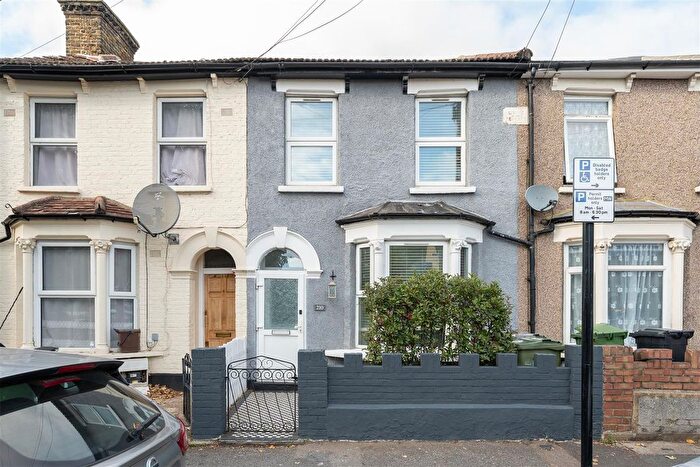 2 Bedroom Property For Sale In Queens Road, Walthamstow, E17