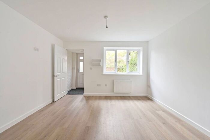 1 Bedroom End Terrace House To Rent In Rotherwood Close, Wimbledon, London, SW20