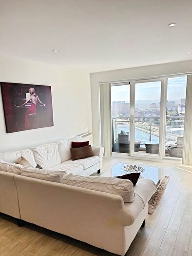 2 Bedroom Flat To Rent In The Quays, Salford Quays, Salford, M50