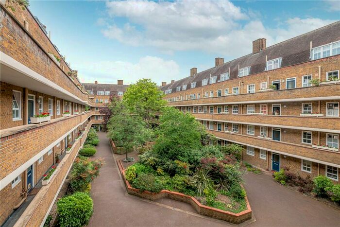 2 Bedroom Apartment To Rent In Vicarage Crescent, London, SW11