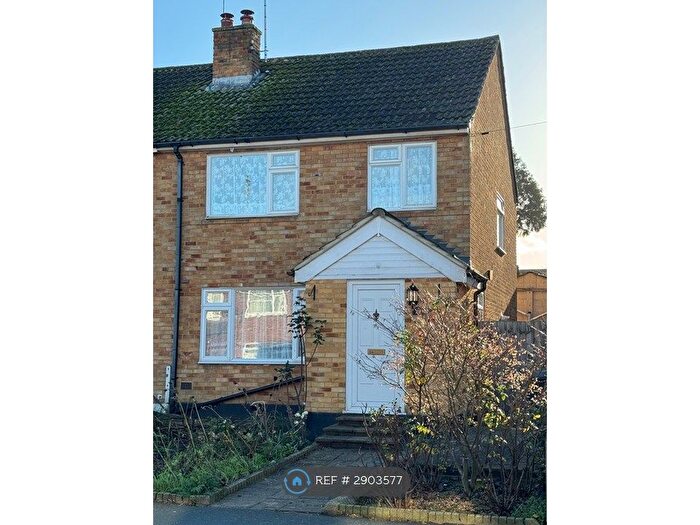 3 Bedroom Semi-Detached House To Rent In Meadgate Avenue, Chelmsford, CM2