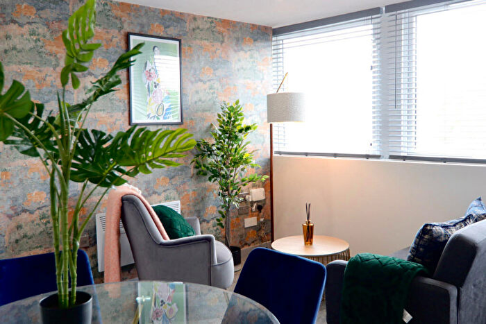 1 Bedroom Flat To Rent In Yeadon, LS19