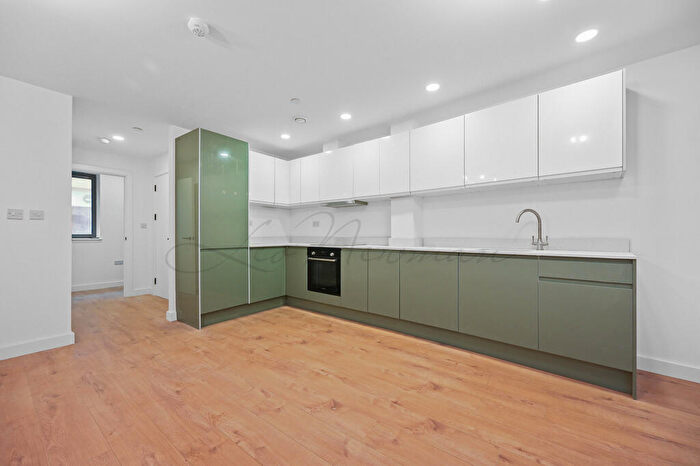3 Bedroom Flat To Rent In Caroline Street, London, E1