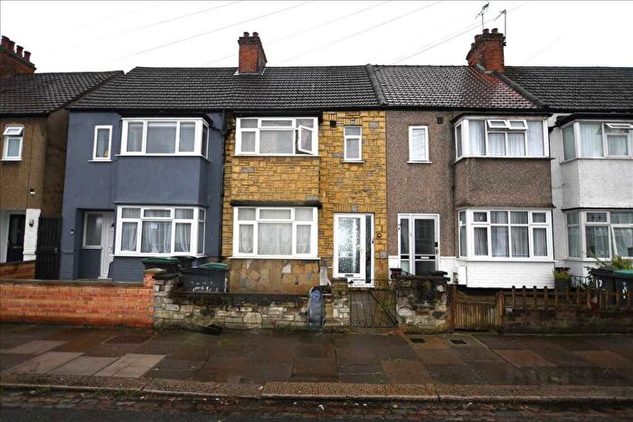 3 Bedroom House For Sale In Coniston Road, London, N17
