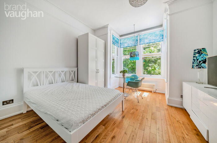 Flat To Rent In Montpelier Crescent, Brighton, East Sussex, BN1