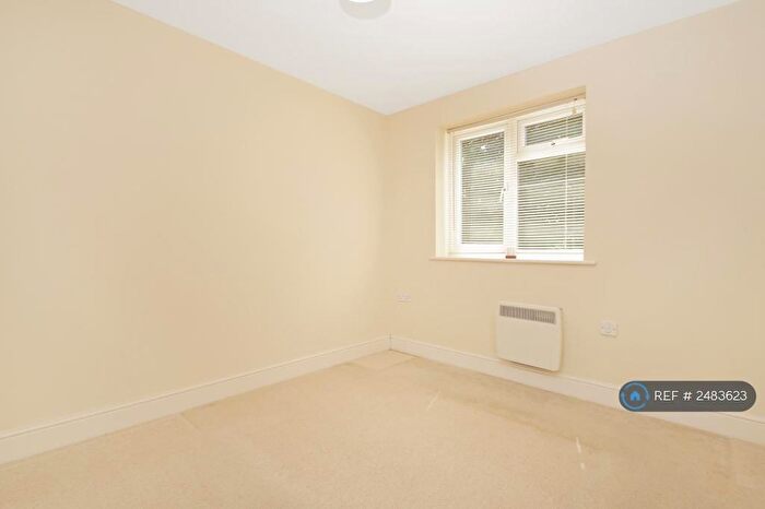 1 Bedroom Flat To Rent In Bramble Lane, Amersham, HP7