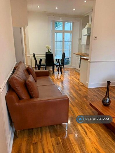 2 Bedroom Flat To Rent In Camberwell New Rd, Oval Camberwell, Elephant & Castle Brixton, Peckham, SE5
