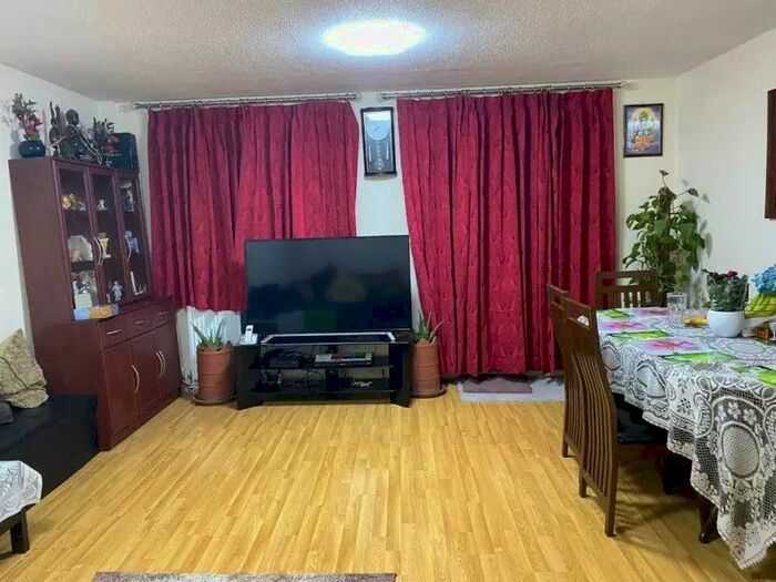 3 Bedroom Terraced House To Rent In Plesman Way, Wallington SM6