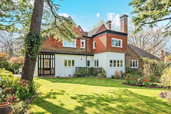 2 Bedroom Flat For Sale In Burnhams Road, Little Bookham, KT23