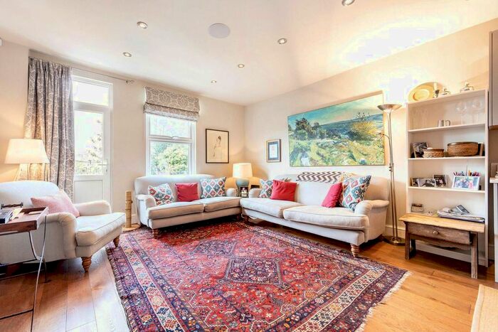 2 Bedroom Flat To Rent In Totterdown Street, Tooting, London, SW17