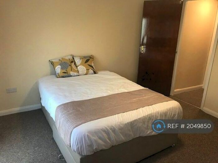 Studio To Rent In Belmont Road, London, N15