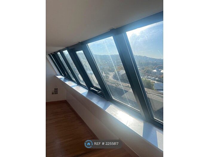 2 Bedroom Flat To Rent In Old Mill, Shipley, BD17