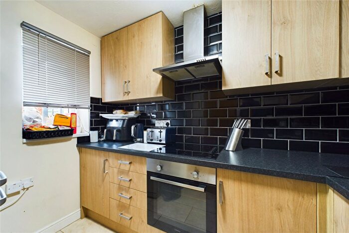 1 Bedroom Flat For Sale In Simmonds Close, Bracknell, Berkshire, RG42