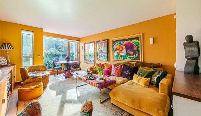 3 Bedroom Detached House To Rent In Shaftesbury Mews, London, W8