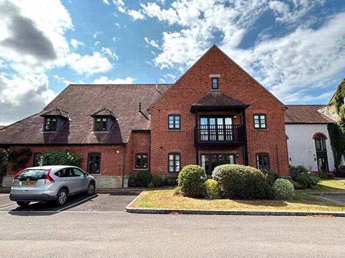 2 Bedroom Flat For Sale In Motcombe Grange, Motcombe, SP7