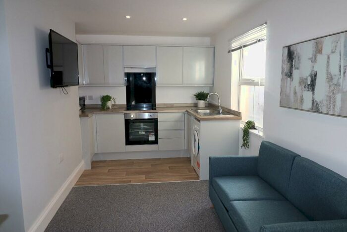 2 Bedroom Flat To Rent In Prospect Street, Plymouth, Devon, PL4