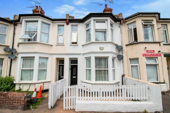 1 Bedroom Flat To Rent In East Street, Southend-On-Sea, SS2